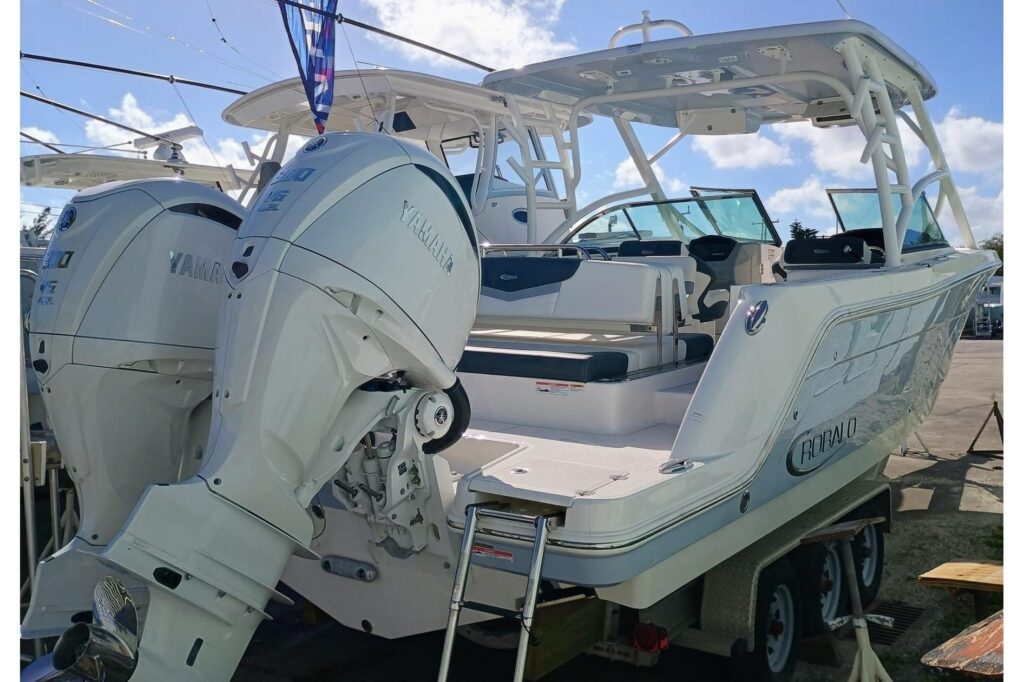 2024 Robalo R317 Dual Console - Gallery Image