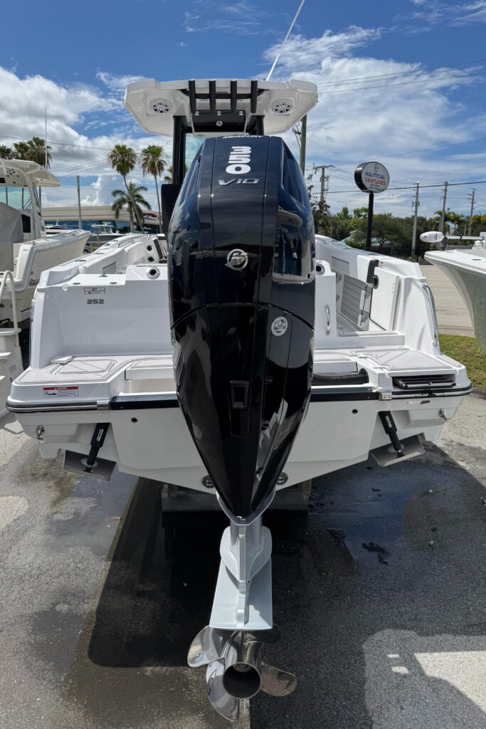 2025 Blackfin 252 CC - Gallery Image