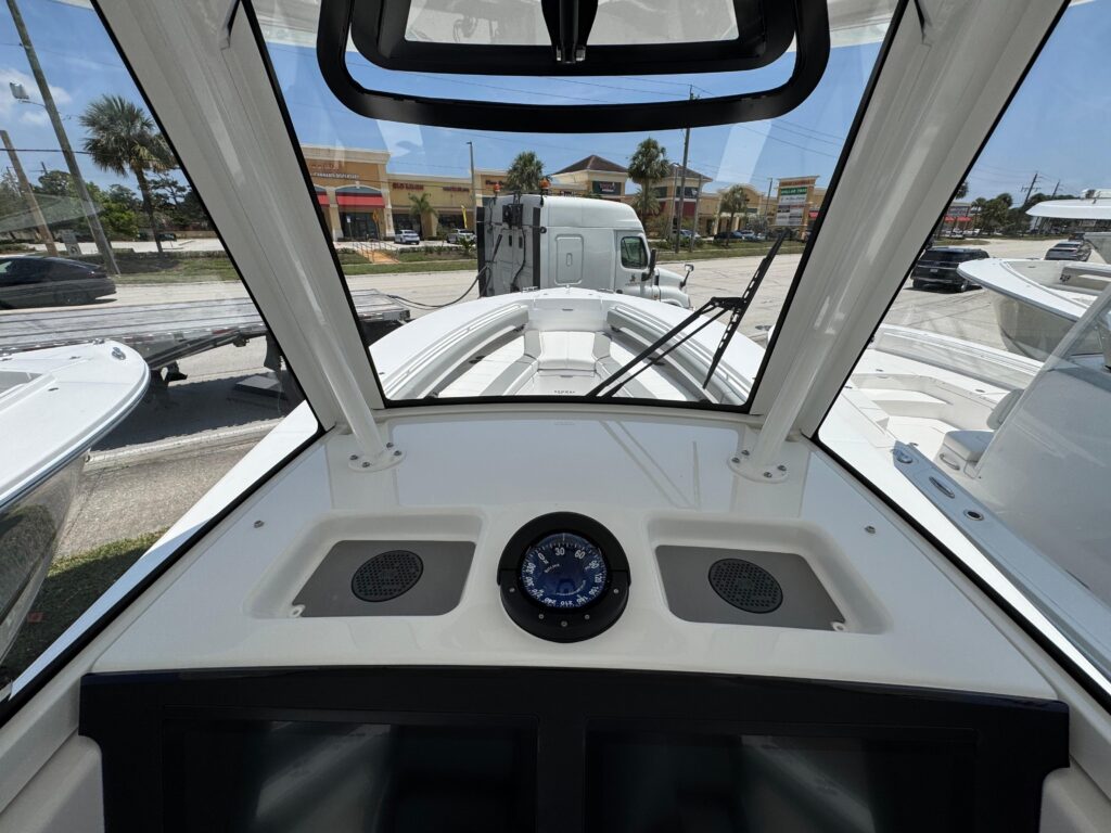 2025 Regulator 28 - Gallery Image