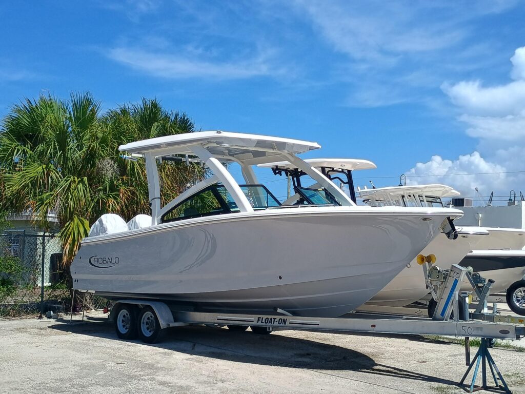 2025 Robalo R257 Dual Console - Gallery Image