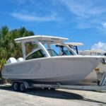 2025 Robalo R257 Dual Console - Gallery Image