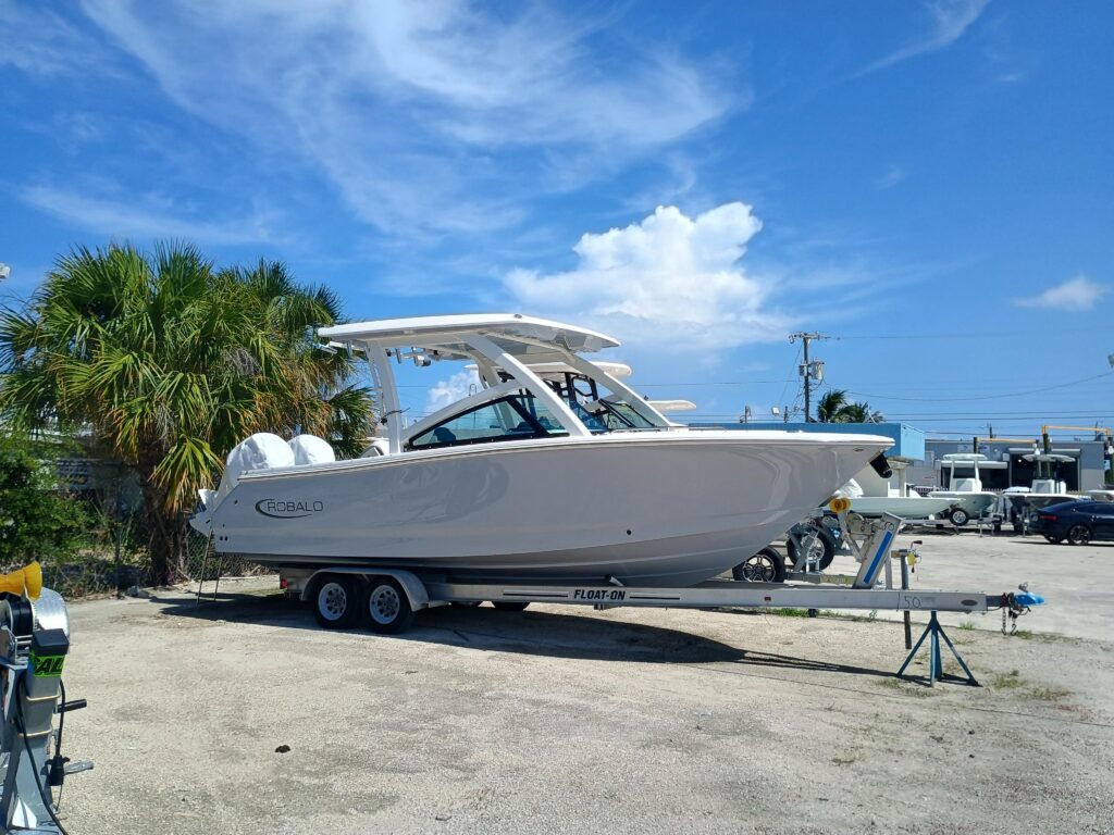 2025 Robalo R257 Dual Console - Gallery Image