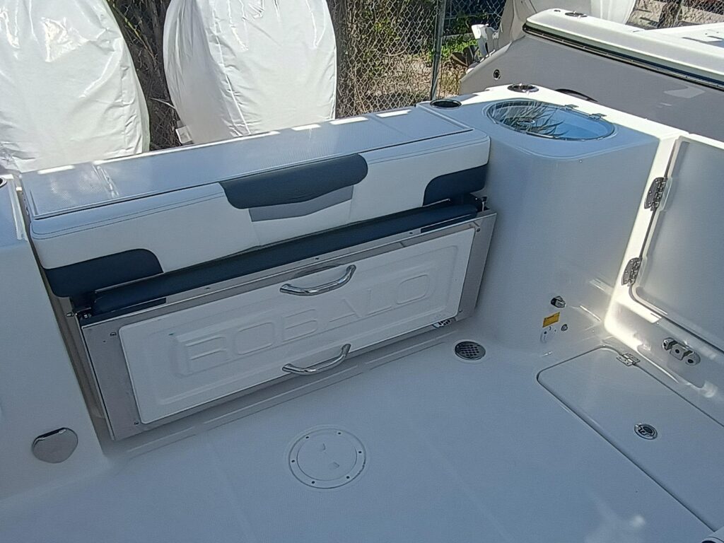 2025 Robalo R257 Dual Console - Gallery Image