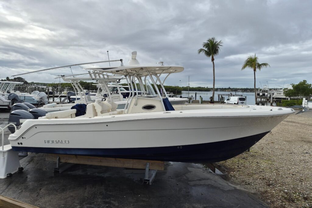 2014 Robalo R300 Center Console - Gallery Image
