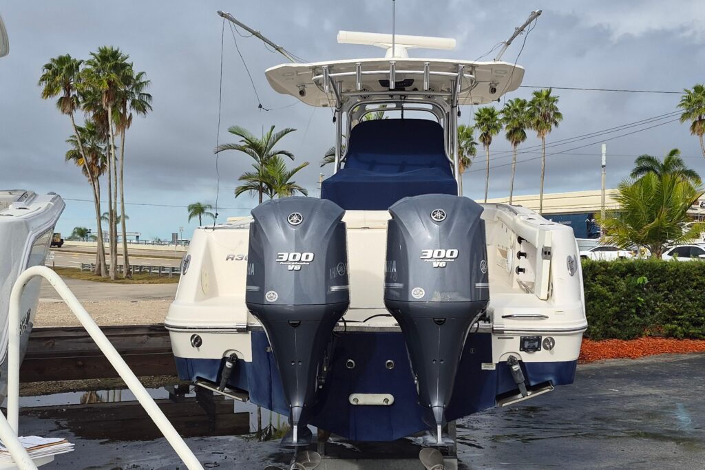 2014 Robalo R300 Center Console - Gallery Image